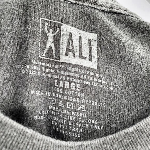 Muhammad Ali RUMBLE YOUNG MAN RUMBLE Faded Gray Graphic T-Shirt Men's Size L - Picture 3 of 3